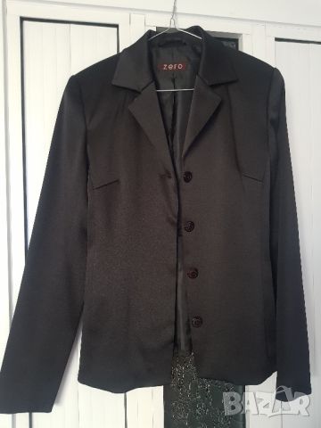Черно дамско сако със скрито закопчаване