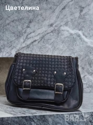 Дамска кожена чанта с катарама, снимка 2 - Чанти - 45857414