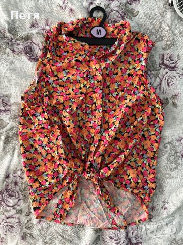 Цветен топ тип риза без ръкави с яка 