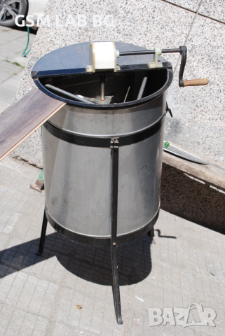 Центрофуга за вадена на мед, снимка 2 - Други машини и части - 53784290