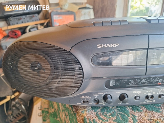 Радио касетофон Sharp, снимка 2 - Радиокасетофони, транзистори - 51541353