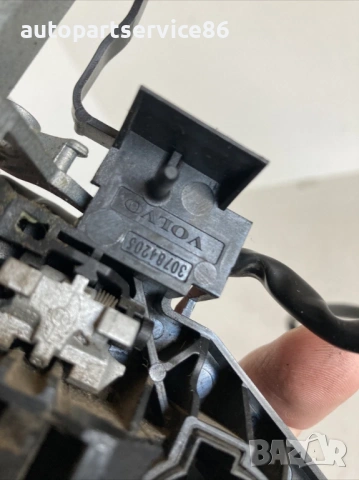 Задна дясна външна дръжка на врата ЧЕРВЕНА за Volvo S40 2.0 TDI (2009) , снимка 2 - Части - 54145679