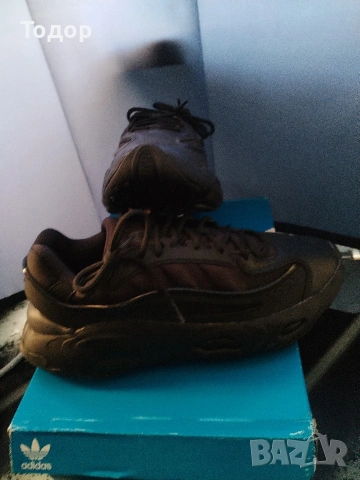 Adidas Oznova 44 номер , снимка 2 - Маратонки - 53663099