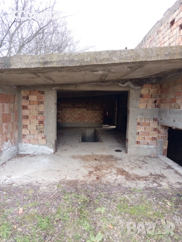 Продава се жилищна сграда с гараж в с. Габарево, община Павел баня, снимка 2 - Къщи - 52968240