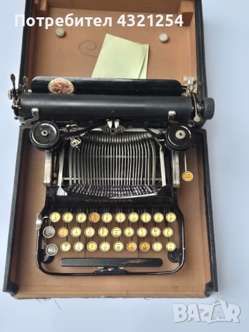 Стара миниатюрниа пишеща машина ROIAL