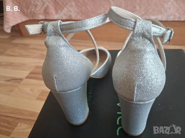 Сребристи официални дамски обувки, снимка 2 - Дамски обувки на ток - 54136048
