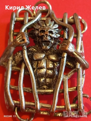 Готически медальон с демон в клетка 42702, снимка 2 - Колиета, медальони, синджири - 52548299