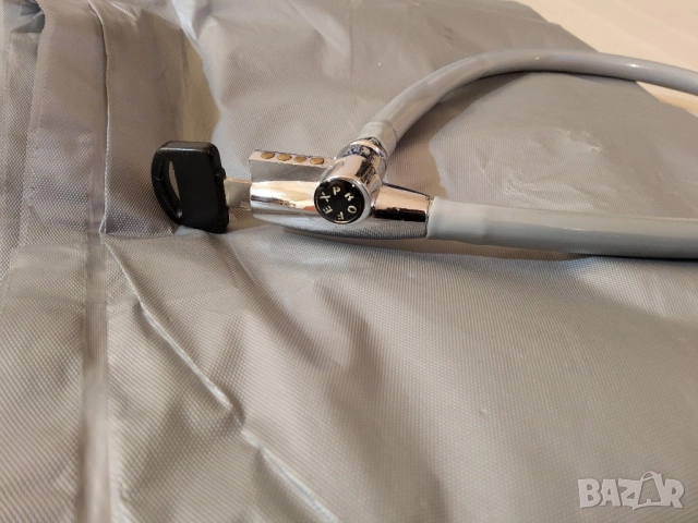 Покривало и заключване устройство за велосипед