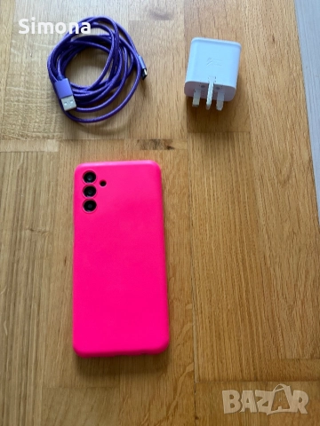 White Samsung Galaxy A13 + зарядно и кабел