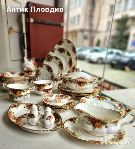 Сервиз за хранене 44 части Royal Albert Old Country Roses, снимка 12 - Сервизи - 53474239