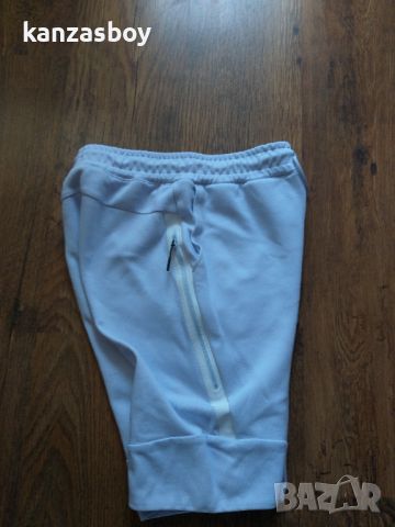 Nike Tech Fleece Shorts - страхотни юношески панталони КАТО НОВИ, снимка 7 - Детски къси панталони - 45797405
