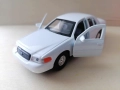 Форд Краун Виктория '99г. в мащаб 1:34 , снимка 2