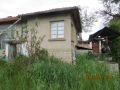 Продавам урегулиран поземлен имот с къща в с. Горски Сеновец, община Страцица, снимка 2