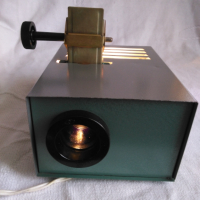 Работещ филмоскоп, снимка 1 - Антикварни и старинни предмети - 44971065