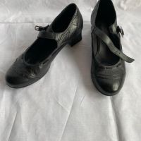 Черни обувки с нисък ток Fratelli, снимка 3 - Дамски обувки на ток - 45888552