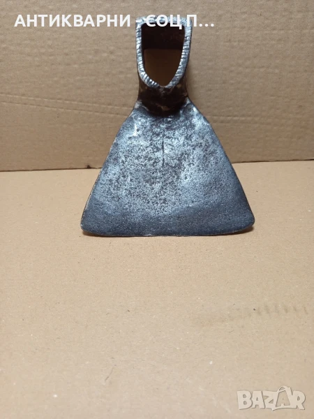 Соц Стара Ръчно Кована Мотика Тегло 0.950кг Номер/8/., снимка 1