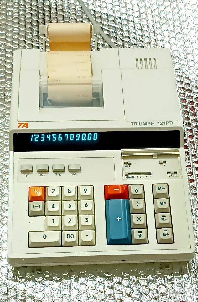Винтидж настолен печатащ калкулатор TRIUMPH 121 PD, снимка 1