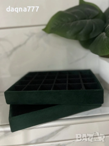 Кутия от зелено кадифе за бижута