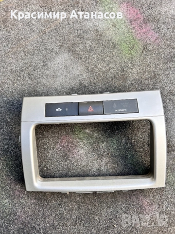 55417-0F010.Интериорна лайсна навигация за Тойота корола версо. 2004-2008г