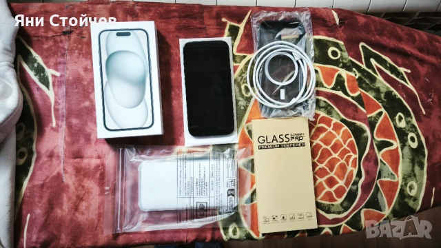 Чисто нов iPhone 15 на 12 цикъла