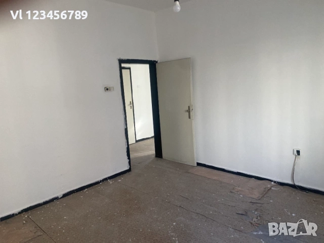 Собственик продава самостоятелен етаж за ремонт в Пловдив, Каменица 1, снимка 8 - Апартаменти - 53936648