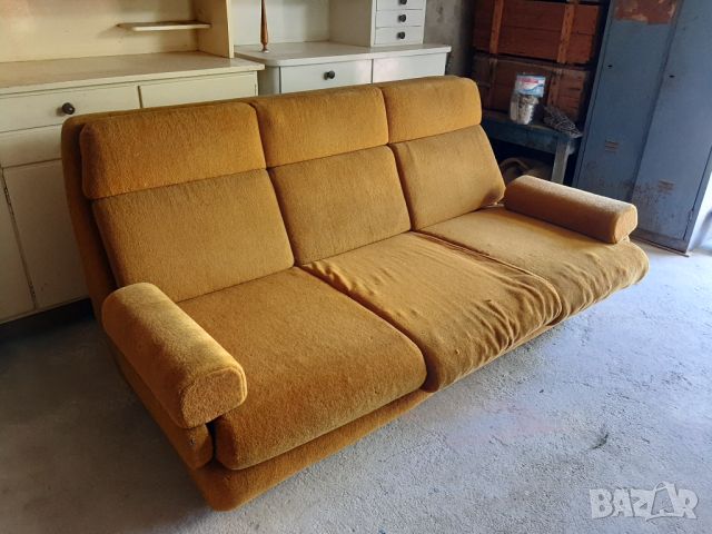 Масивен диван от 80 те години., снимка 3 - Дивани и мека мебел - 46392464