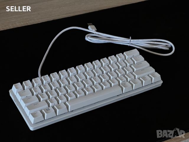 Като нова Razer Huntsman Mini White Linear, снимка 4 - Клавиатури и мишки - 46472559