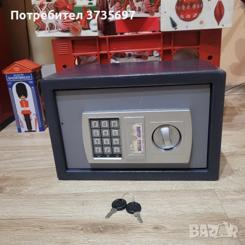 Малко метално сейфче.