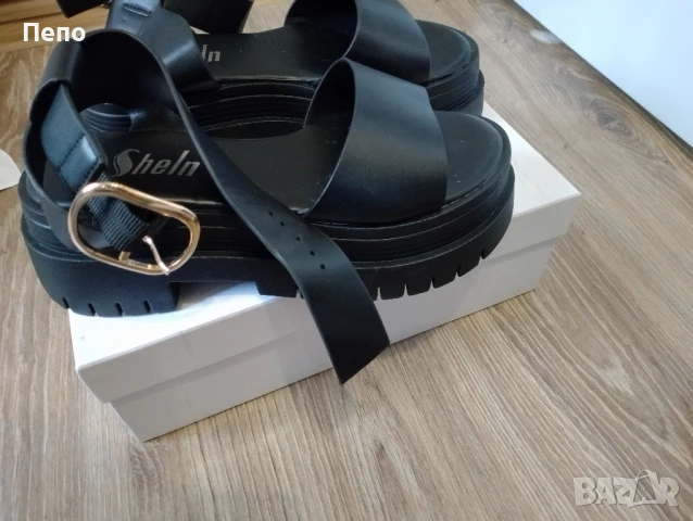 Сандали на платформа 