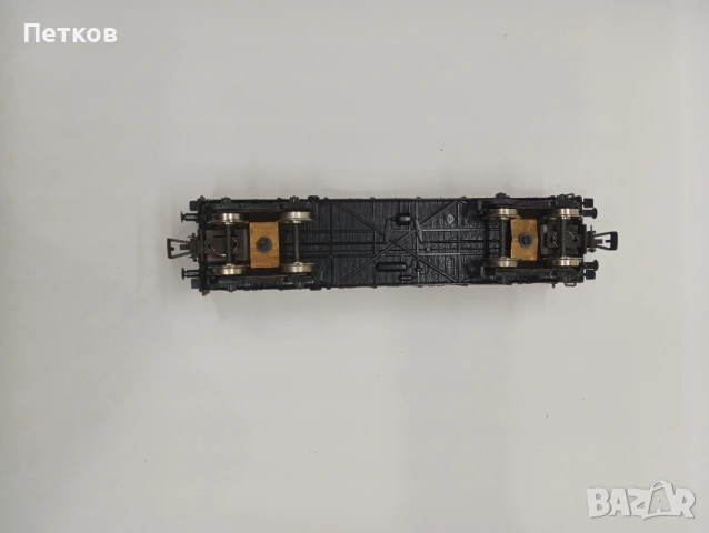 Товарен вагон четириосен Piko мащаб H0, снимка 2 - Колекции - 52102271