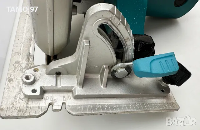 Makita HS0600 - Мощен ръчен циркуляр 2000W 270mm отличен, снимка 4 - Други инструменти - 48181087