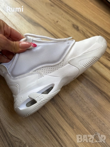 Оригинални маратонки Nike Jordan Max Aura 4! 37,5 н, снимка 5 - Маратонки - 31456669