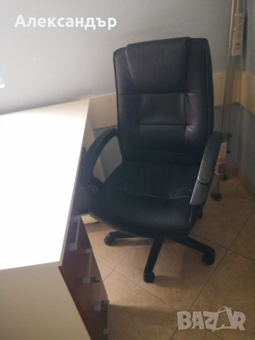 Продавам бюра, офис шкафове и оборудване, запазени ., снимка 6 - Шкафове - 49699911