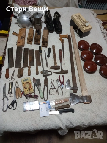 Ножове стари дърводелски инструменти и други