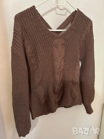 Дамски пуловер с интересен гръб , снимка 2 - Блузи с дълъг ръкав и пуловери - 53212567