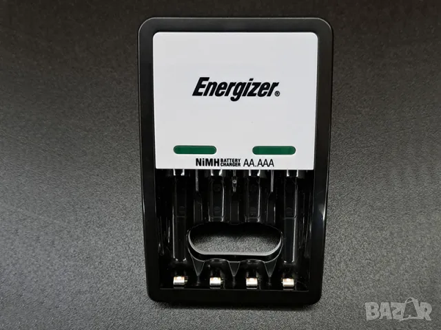 Зарядно за батерии Energizer, за 4 батерии AA/AAA, 2300 mAh, снимка 3 - Друга електроника - 47728276