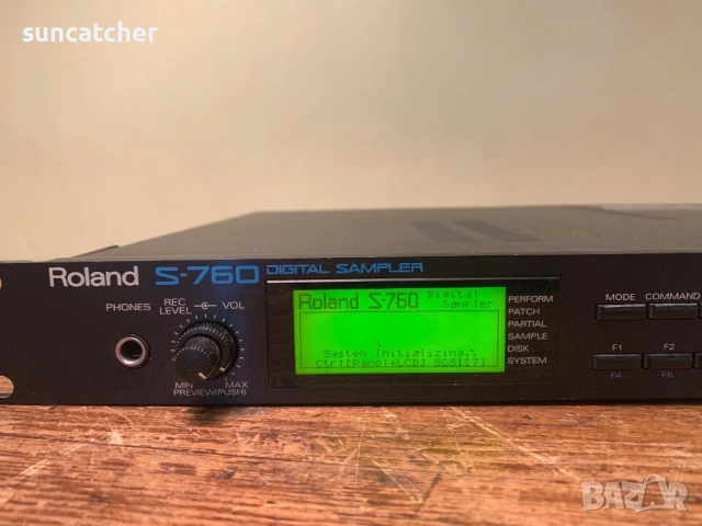 Търся семплър/sampler Roland S760