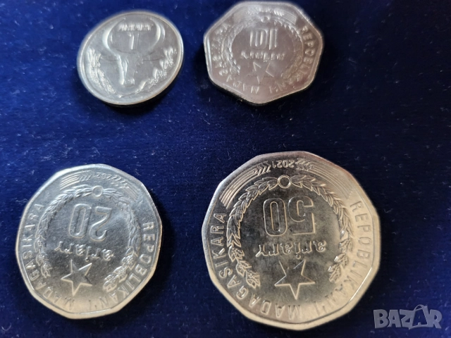 МАДАГАСКАР - нови пътеводители на френски - 2025 и 2024 г. + банкоти и монети (ариари), нови, снимка 6 - Енциклопедии, справочници - 52574258