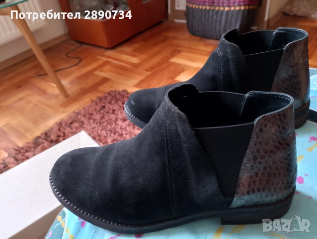 Чудни Ботички на Clarks, снимка 4 - Дамски боти - 52430536