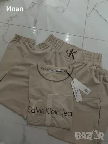 Дамски комплект Calvin Klein, снимка 1 - Комплекти - 48967600