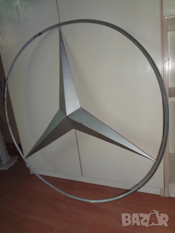 Огромна метална емблема на Mercedes Benz