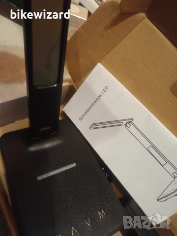 LED настолна лампа с 10W безжично зарядно, 3 цвята и 5 нива на яркост НОВА, снимка 5 - Настолни лампи - 53345612