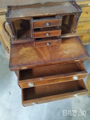 Малко писалище за писма .....