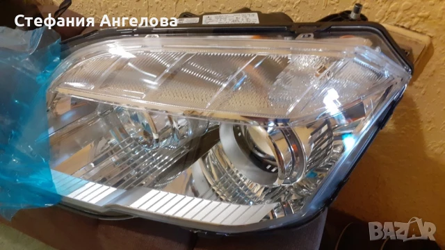 Продавам чисто нов ляв фар за Mercedes GLK  