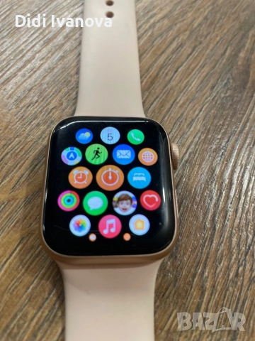 Apple Watch 4, снимка 4 - Смарт гривни - 52664662
