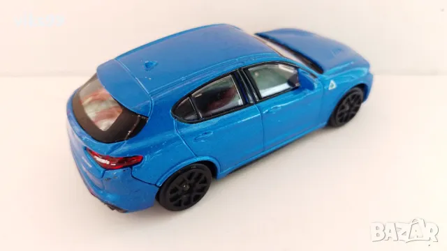 Bburago Alfa Romeo Stelvio - Мащаб 1:43, снимка 4 - Колекции - 47878498