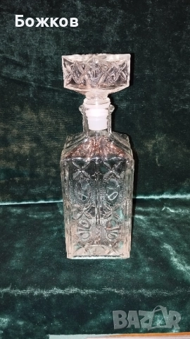 стъклена гарафа