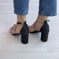 Официално-ежедневни дамски сандали с елегантни извивки и бляскави детайли, снимка 3 - Сандали - 45323061