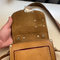 Giorgio Armani естествена кожа чанта, снимка 3 - Чанти - 45037184
