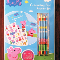 Нов комплект за оцветяване с Пепа пиг, внос от Англия.., снимка 1 - Детски книжки - 45020418